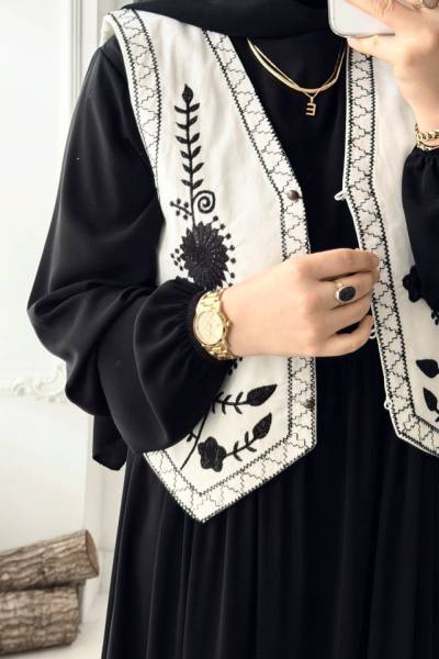 Düğme Detaylı Nakışlı Yelek - Beyaz